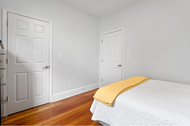 Bedroom F - Summer Sublet May-August 2026 ALL-INCLUSIVE *On Waltham/Brandeis Bus Route* House