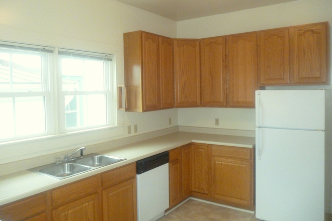 Apt 2 Kitchen - 1109 Wertland St. - Now Leasing 2026-2027 Apartments