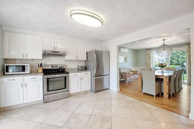 Kitchen - Luminous Mermaid Sand Hill Cove House