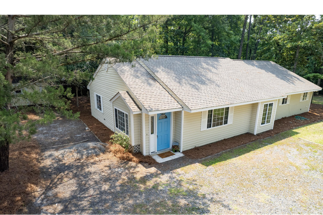 Front looking to back - Freshly renovated private home with 3 bd/3 full bath/3 walk-in closets just two blocks from campus