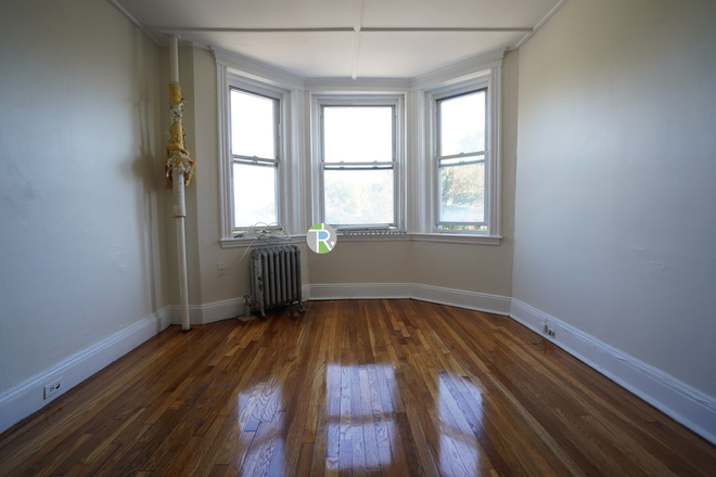 1 - AVAIL JAN 1st or NOW w/ NO FEE! Awesome Fenway 1 bed Split! H/HW inc. Elevator Apartments