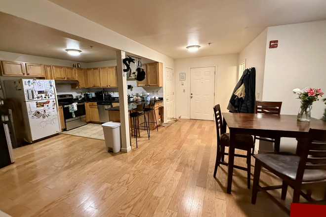kitchen/dining area - *NO BROKERS FEE!* Sun-Drenched 5 Bed/2.5 Bath in Lower Allston! Apartments