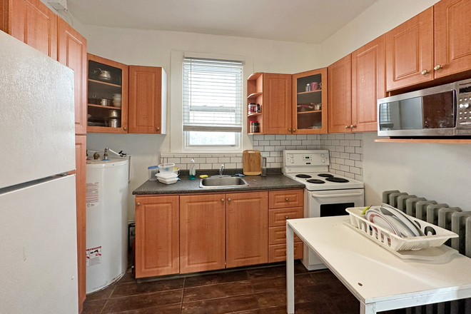 Shared Kitchen - Male-Only Dormitory-Style Residence for an Affordable Rent