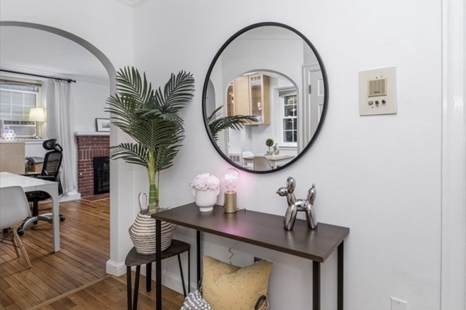 Foyer - BC Campus, 1B/1B with in-unit laundry & parking for $3200 from 9/1/2025
