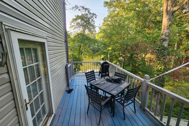 Pattio - Room with view, townhouse in Oyster point