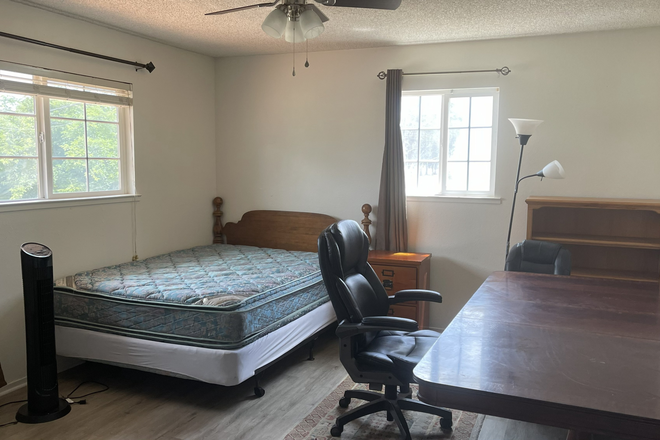 MH, BR2, WALK IN CLOSET, AVAILABLE - 5145 Golf Rd, Main House, ADU, pool.  Merced’s most exclusive area, 1.2 miles bike/E bike to UCM.