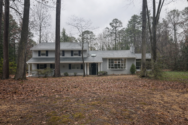 House view from the street - Perfect Studio near campus which offers privacy and convenience