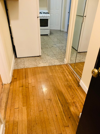 Call NOW for showings! 617-236-8550 - HEMENWAY ST - UPDATED SPLIT 1BR/1BA FOR 2 PPL W/ H&HW INC, LNDRY IN BLDNG FOR *9/1/2026* NEAR CLASS Apartments