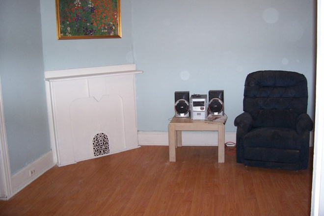 first floor room - Furnished room utilities included N 39th St. Townhome