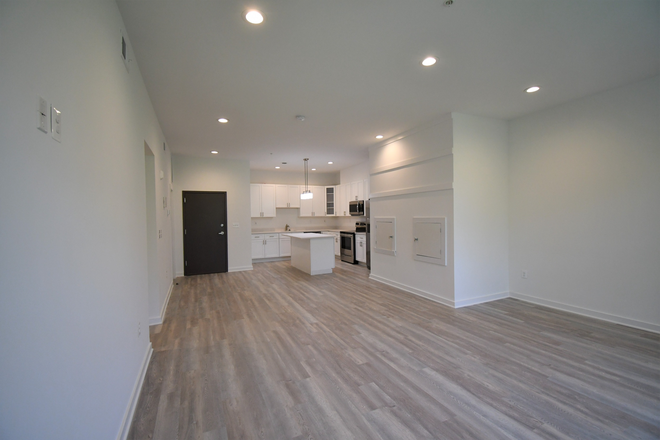 living - Cape Cod House AU Park/Tenleytown