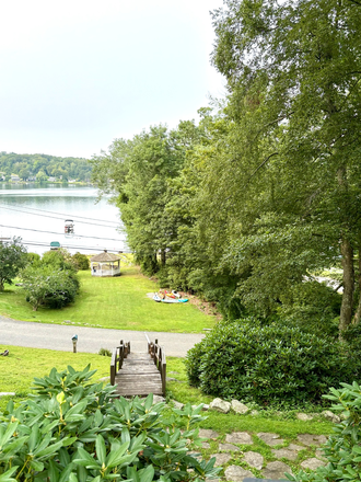 Lake front - Private and Large Home on the Lake