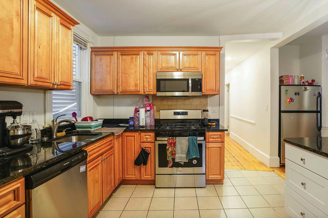 Call NOW for showings! 617-236-8550 - SACHEM ST - *9/1/2026* HUGE DUPLEX 6BR ON MISSIO HILL W/ 2 BATH, IN UNIT LNDRY, RNTL PRKNG, EIK, DW! Apartments