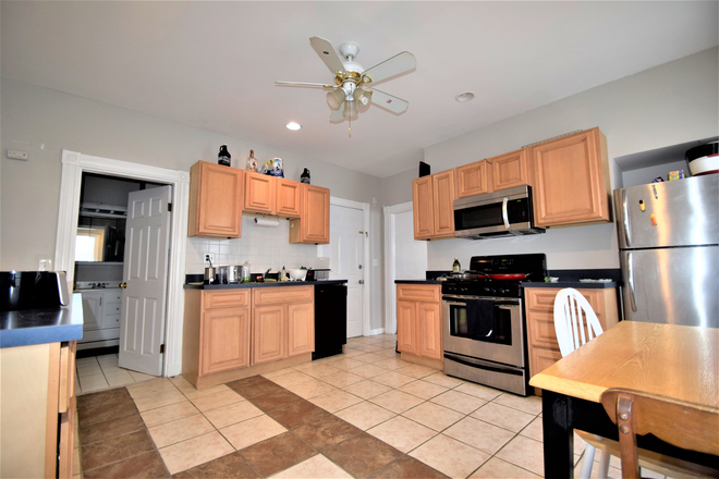 ... - CHARMING & SPACIOUS 2 BEDS /1 BATH WITH HIGHCELINGS AND BIG WINDOWS Apartments