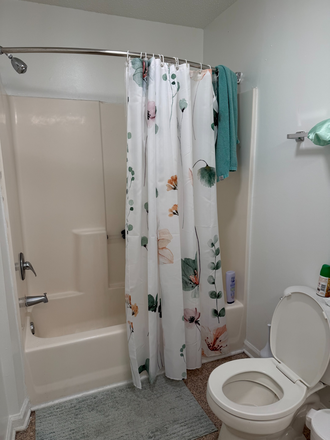 Bathroom - UMD Courtyards Close to Campus Apartments