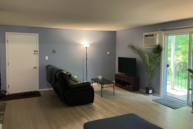 Common space - Optionally-furnished bedroom in shared 2.5BR/1.5BA condo at River Run in Northampton