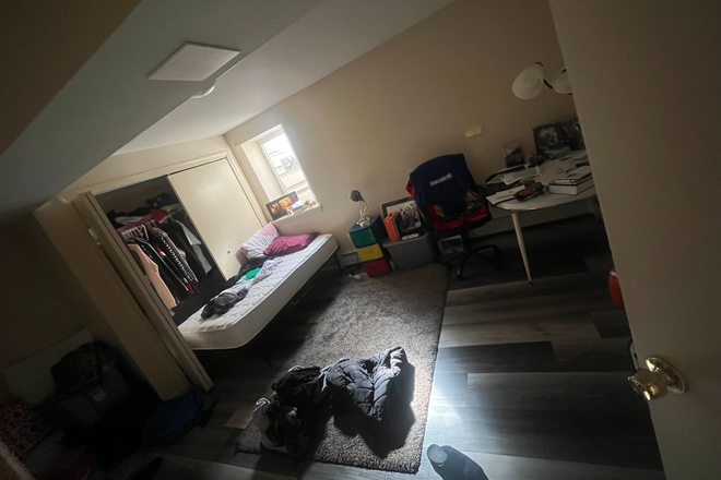 Bedroom for rent - Colonial Townhouse Apartments