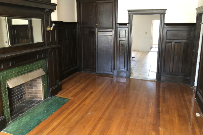 Call NOW for showings! 617-236-8600 - BEACON ST - *NO FEE!* 4BR IN CLEVELAND CRCL AVAIL *NOW!* W/ 2 BATH, H&HW INC, SUN ROOM, RNTL PRKNG Apartments