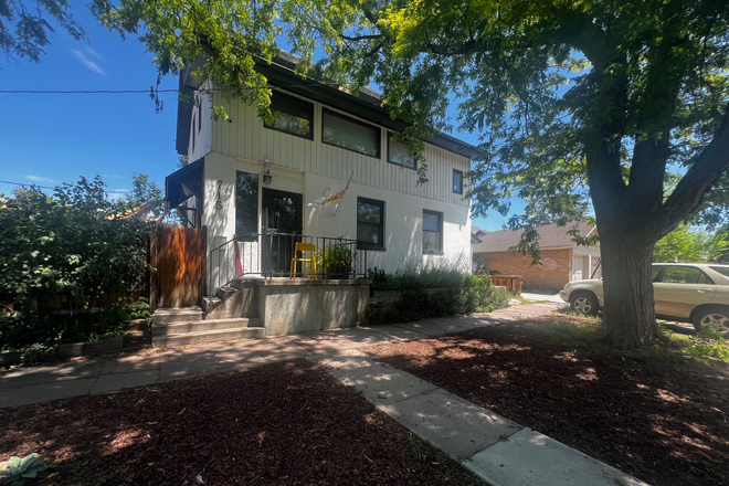 Front - 5 Bedroom, 3 Bathroom House close to campus