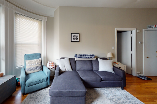 LIVING - GORGEOUS 1 BED WITH HEAT AND HOT WATER INCLUDED! 9/1/25! Apartments