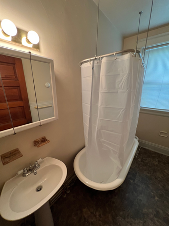Bathroom - Large Bedrooms Close to Short Vine and Campus! Apartments