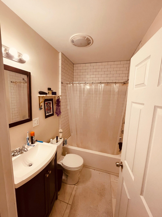 Bathroom - 47 Orleans St Condo