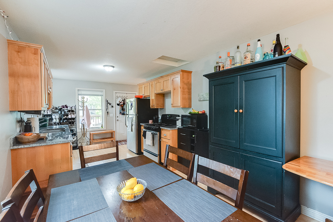 Granite and stainless - Huge 2 level 4 beds 2 baths short walk to campus video