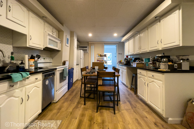 Call NOW for showings! 617-236-8550 - CHELSEA ST - *8/1/2025* VERY LRG 3BR/1BA ON EAGLE HILL NEAR AIRPORT MBTA W/ IN UNIT LNDRY, H&HW INC!