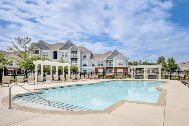 pool & outside - The Lodge on the trail Apartments