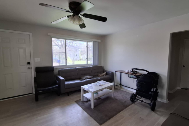 Living Room - 2 Bed available for 5 Bed 2 Bath Shared furnished home from Aug 1st