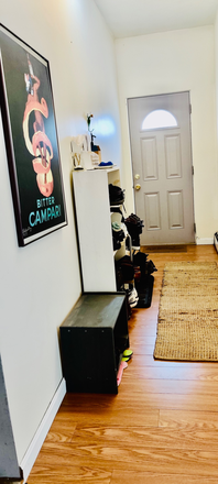 Foyer - 10 Minute Walk to Harvard, 15-20 Minute to MIT Beautiful 4 Bed 2 Bath Aapartment