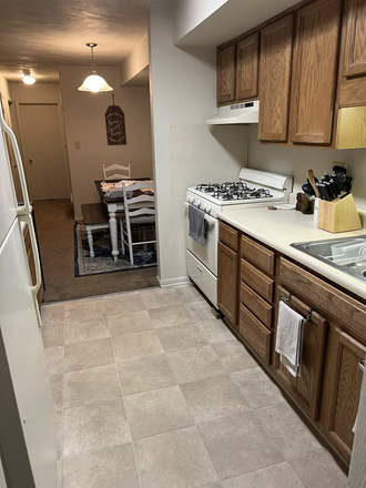 kitchen - 2 Bed 1 Bath at Shawnee Apartments