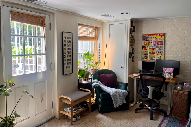 Living room with work station 1 and reading nook - Summer Sublet in 1Bed/1Bath in Capitol Hill [June-July]