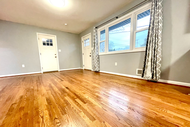 New oak hardwoods! - STUNNING RENOVATION -- 4 HUGE MASTER SUITES, CUSTOM KITCHEN, GIANT YARD - AVAILABLE AUGUST 1, 2026! House