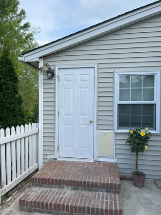 sunroom apartment entrance - Sunroom apartment fully furnished in West Ashley