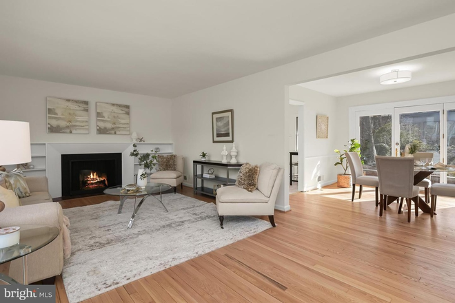 view from the entry - Single Family Home in Chevy Chase MD with Pool access