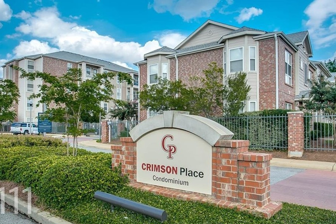 Crimson Place - 3 Bedroom Townhome Unit 111 - in Crimson Place Condominiums (1 Room Available Aug 26-Jul 27)