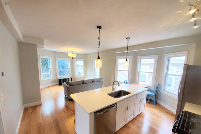 Open concept living room & kitchen area - Room for Rent, PRIVATE ENSUITE BATHROOM, Walk In Closet, All Utilities Included Apartments