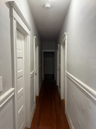 aisle - Private room available in a 4B2B Mixed Gender Apartment steps away from JFK/UMASS