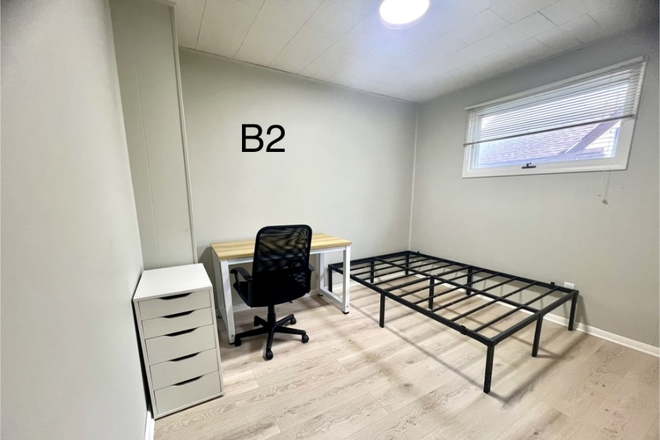 bedroom 2 - Fully furnished private bedrooms in little Italy Duplex