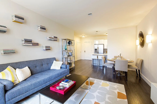 - - Spacious 2 bed 2 bath w/ Tons of Amenities in the building Apartments