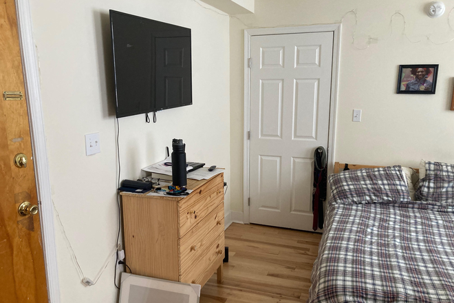 bedroom - 4417 Pine Street - Great Studio w/ Heat + Hot-Water Included! Apartments