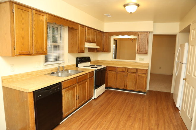 Kitchen - Large 3 Bedroom Home in Minor Hill