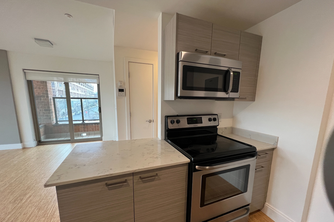 - - Modern 2 Bed / 2 Bath Apartment – Walk to BU & Packard’s Corner