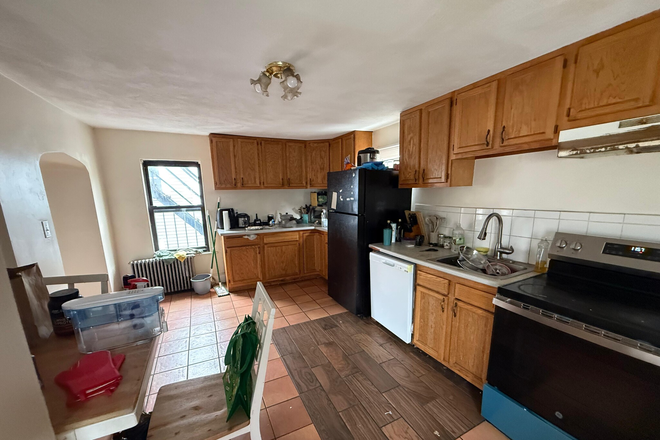 living - HUGE 5 BED 2 BATH, WATER INCLUDED!! AVAIL 9/1/26!