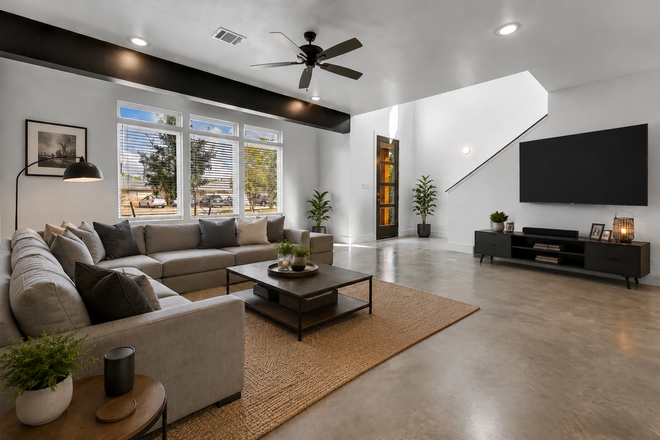 Living Room - 3 Bedrooms with Private Baths & Walk-in Closets (Close to Campus-On Bus Route)