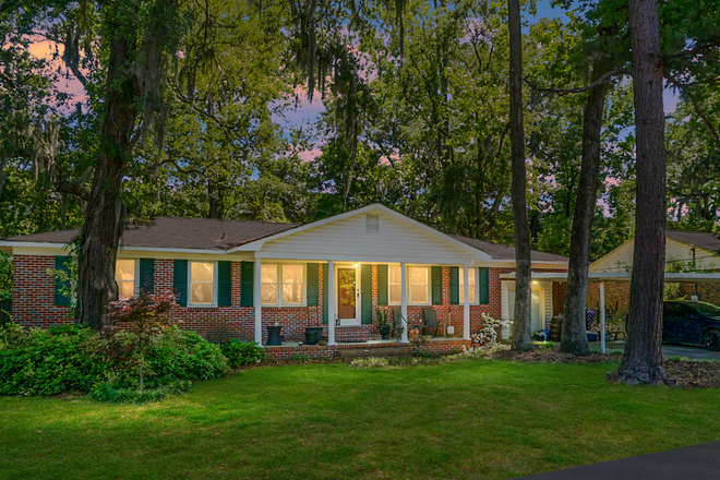 Front Entrance - Room For Rent in Quiet West Ashley Neighborhood Home