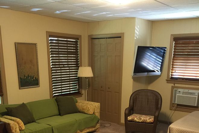 Flat screen TV, king sofabed - All inclusive Guest House