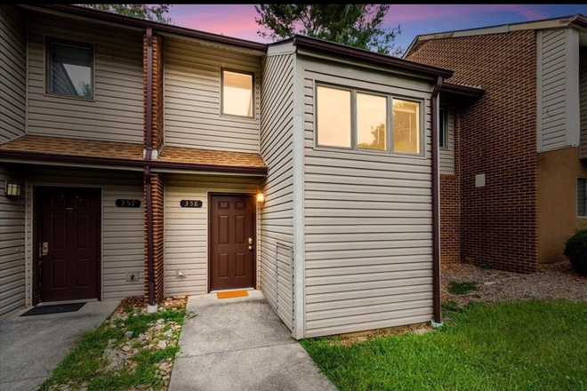 Front Door - Shenandoah Circle -3 Bed Townhouse
