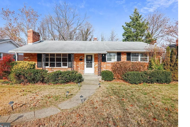 front - Single Family House Near Campus