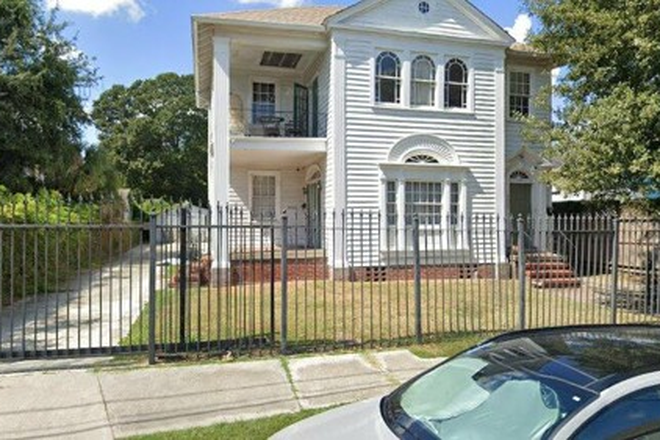 Front view - Quiet family home in quiet safe neighborhood